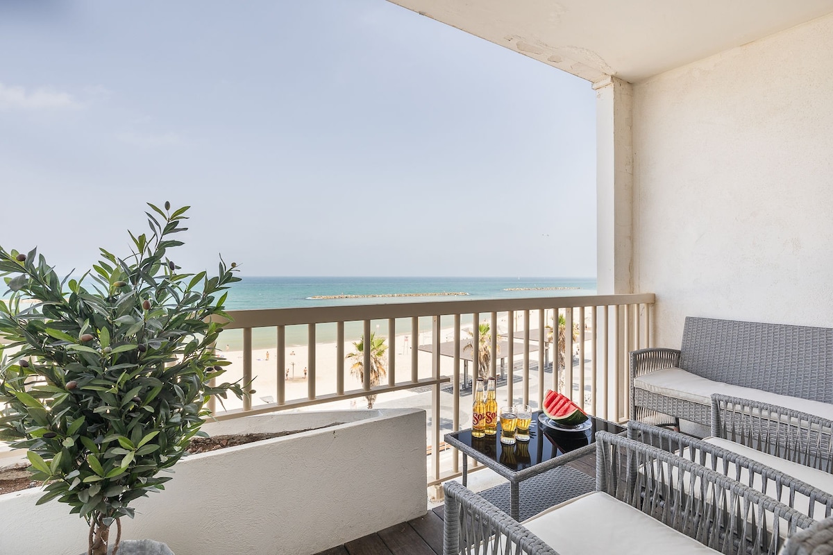 Amazing Panoramic Sea View W/Balcony Best Location