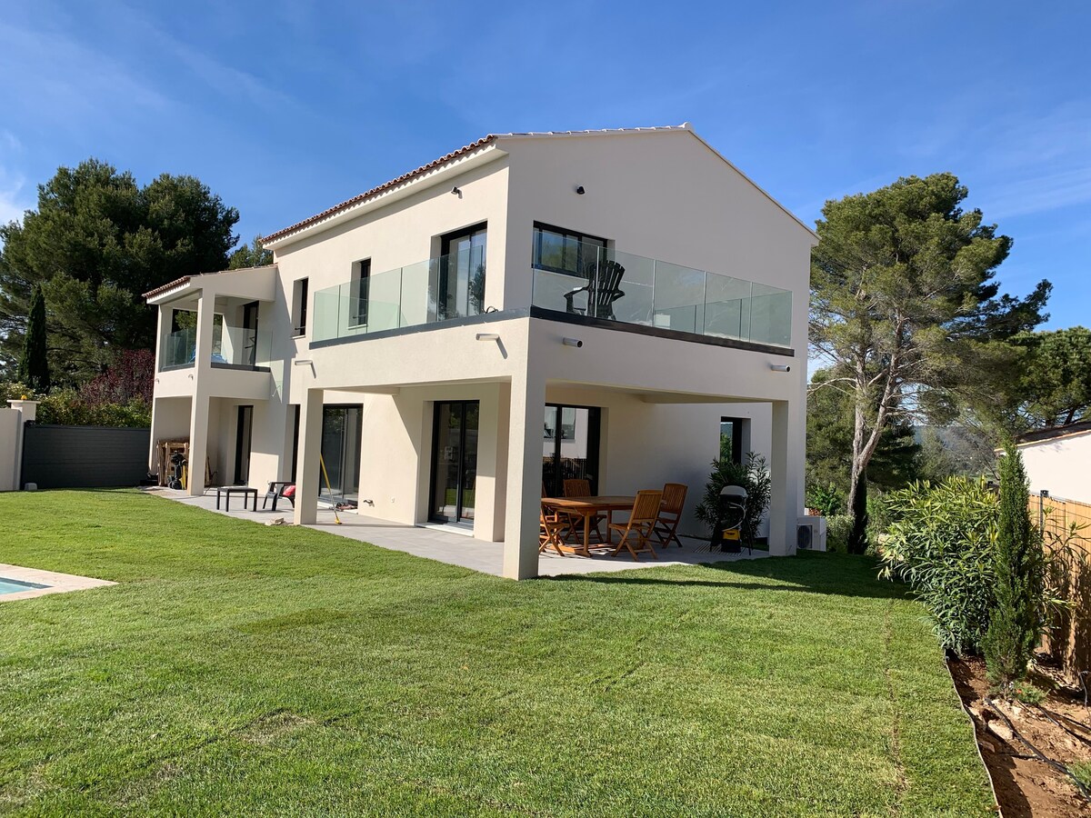 Villa Neuve Clim Piscine距离Aix en Provence 9公里