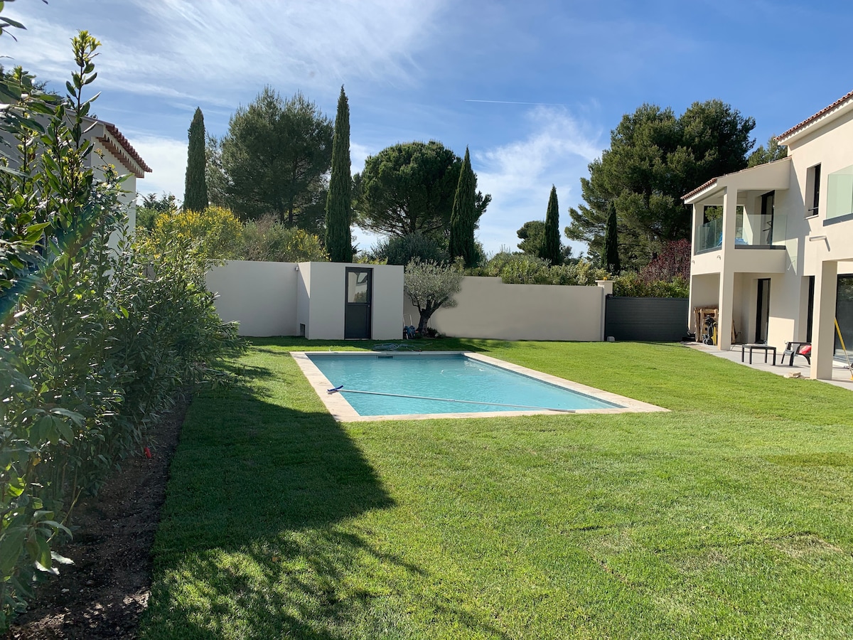 Villa Neuve Clim Piscine距离Aix en Provence 9公里