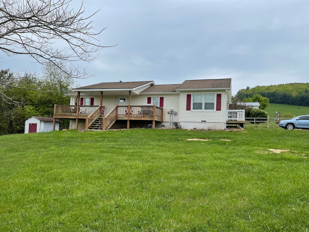 Saddle Mountain Hideaway - Blue Ridge Parkway Home