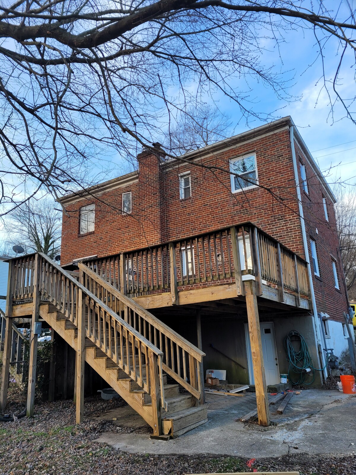 STEPS OUTSIDE OF DC 2  BEDRM/1 SOFA BED TOWNHOUSE