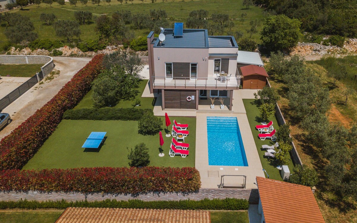 Villa Stefanja with pool