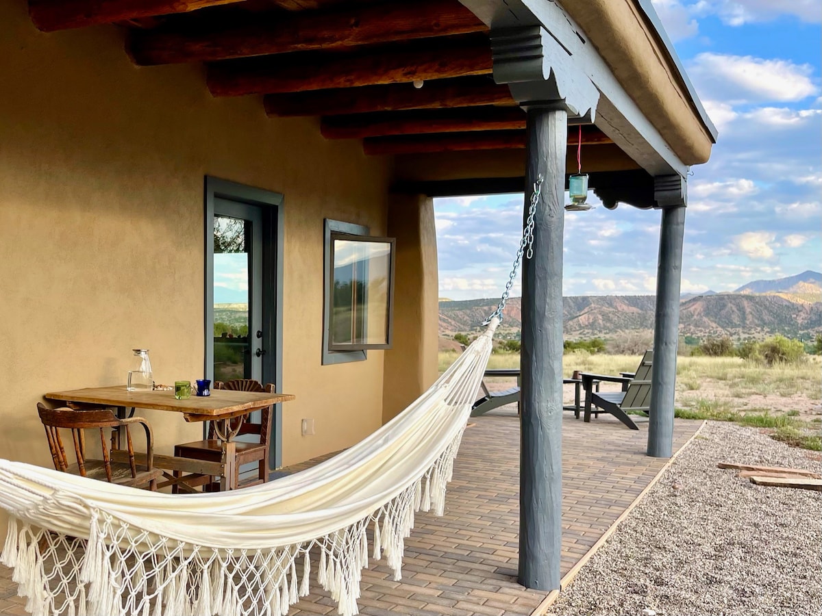 Abiquiu House Overlooking Plaza Blanca