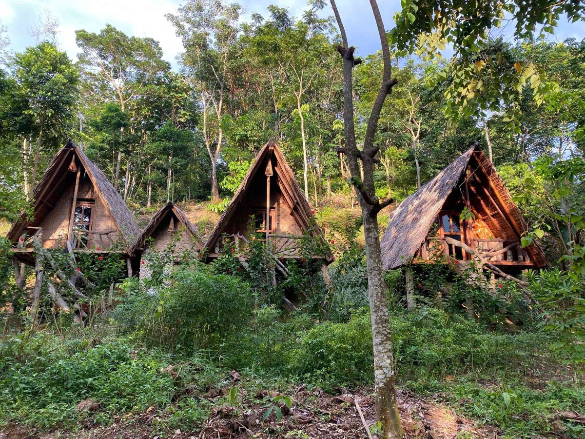 苏门答腊丛林小屋（ Sumatra Jungle Huts ）平房，配备独立卫生间