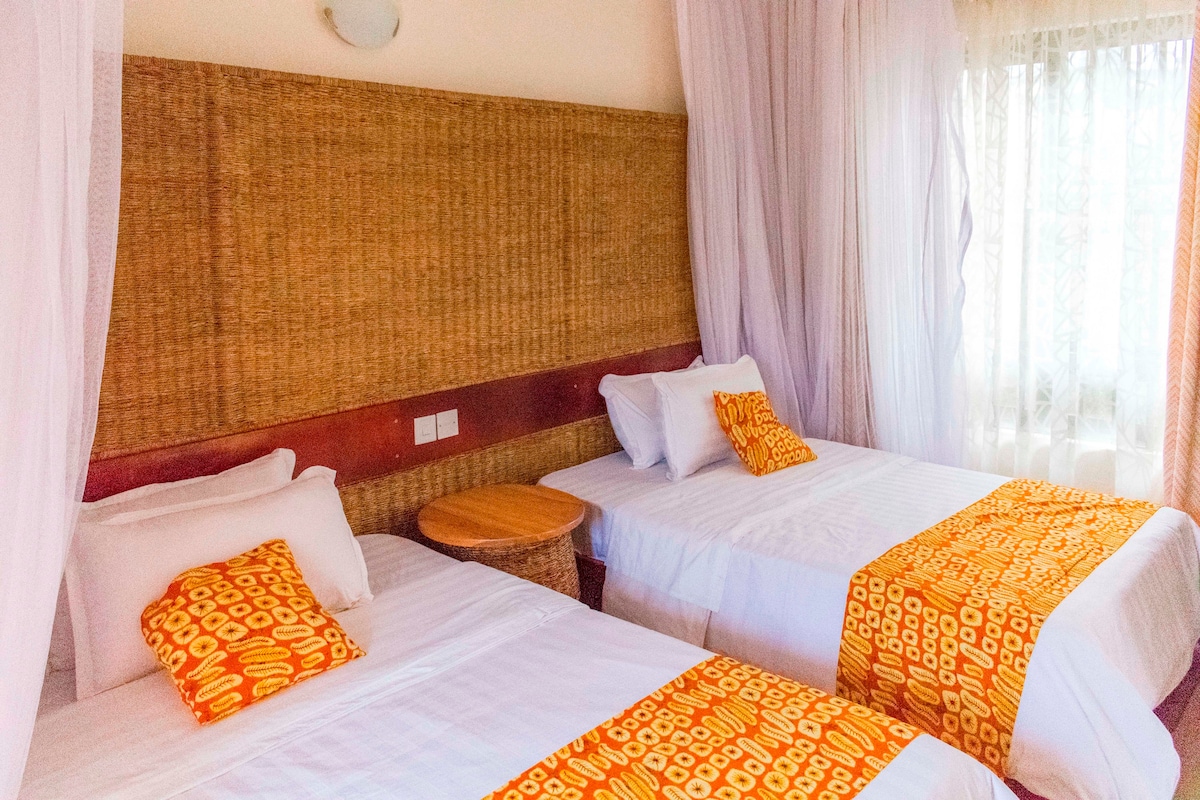 TOORO FAIRWAY HOTEL - TWIN ROOMS