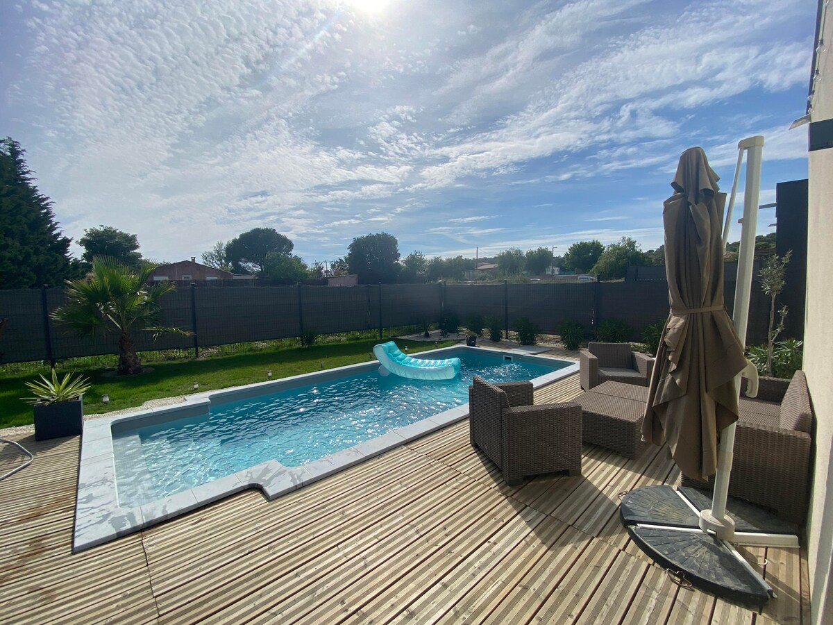 Villa neuve avec piscine entre mer et vignes