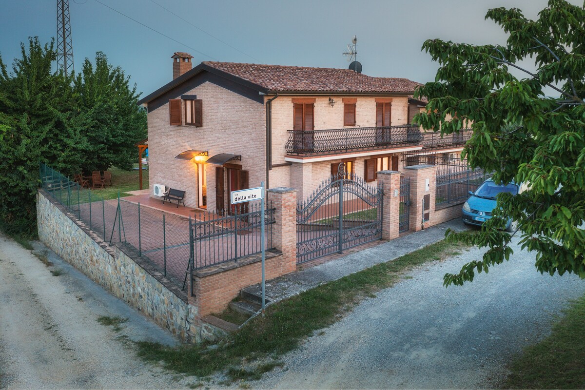 CASAMORENA house with swimming pool and park