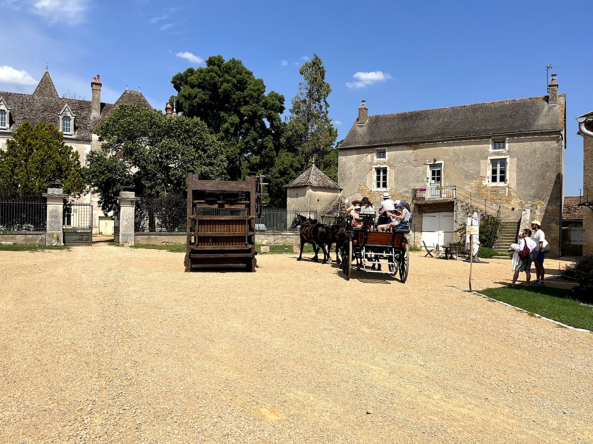 Le Mauny, gîte familial avec piscine (10p)