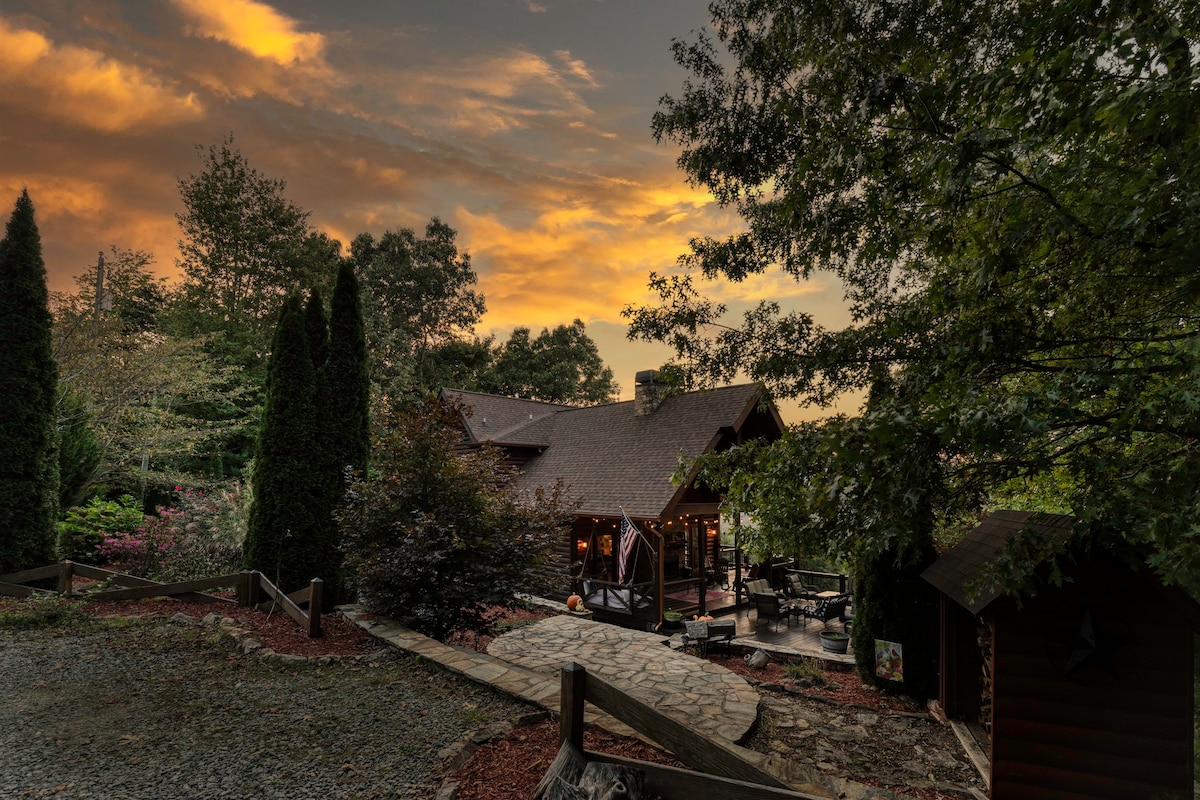 Breathtaking Mnt Views and Sunset, Sleeps 8!