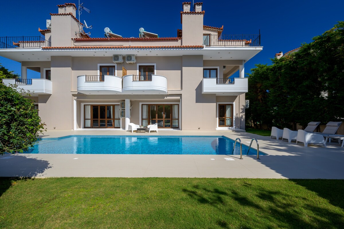 Luxury Villa , with private Pool