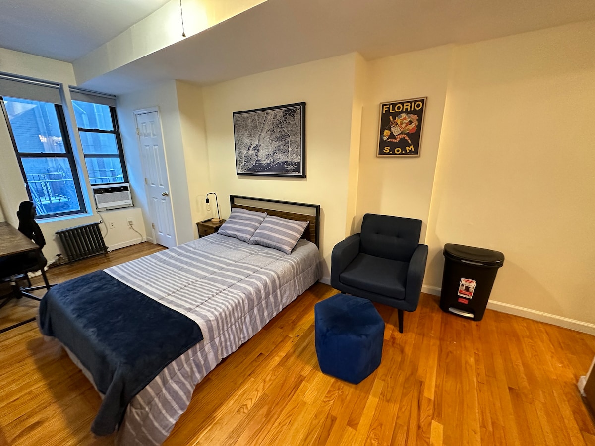 位于纽约大学附近的东村（ East Village ）的宁静舒适单间公寓