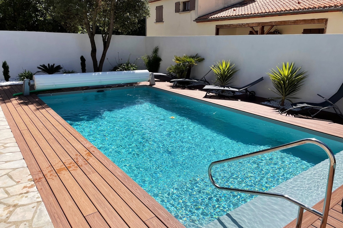 Villa avec une piscine chauffée à 900 m de la Mer