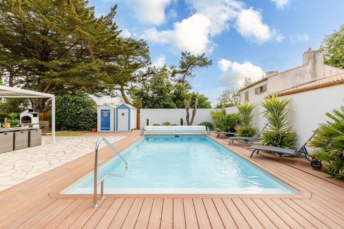 Villa avec une piscine chauffée à 900 m de la Mer