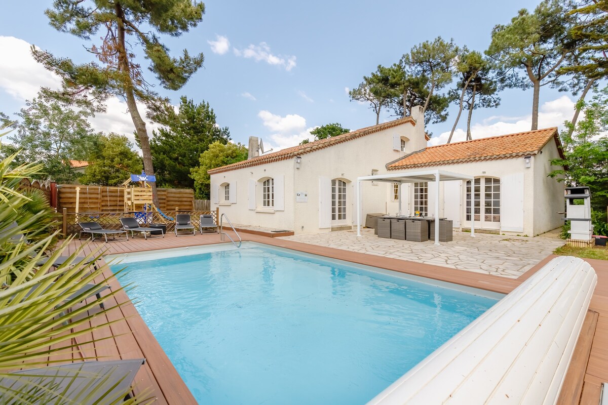 Villa avec une piscine chauffée à 900 m de la Mer