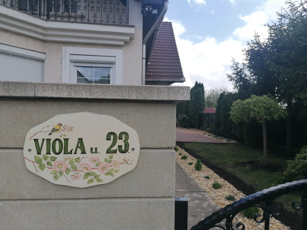 Viola Apartmanház - Liliom Apartman