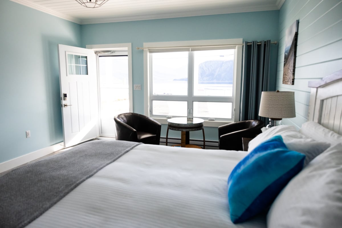 Shag Cliff Room @ Stay Salty