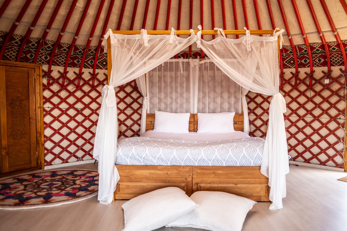 Elegant Yurt in Stunning Nature w/King Size Bed