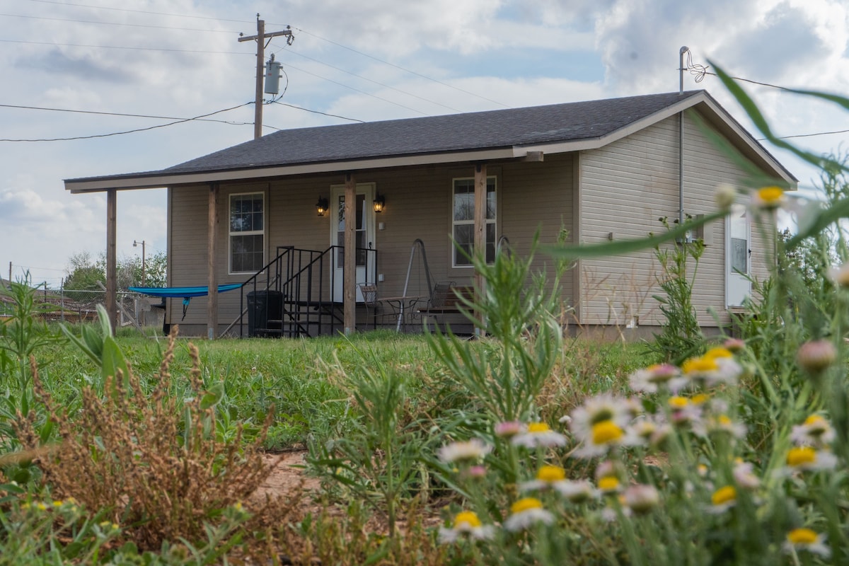 Red Fox Cottage- No chores!  *NEW* king bed.