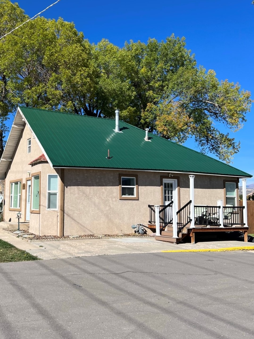 Cozy Cottage - Renovated 1929 Farm House 2/BR 1/BA