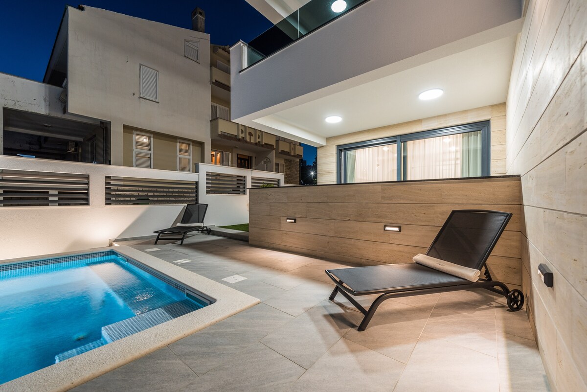 Modern apartment, 40m from the beach, heated pool