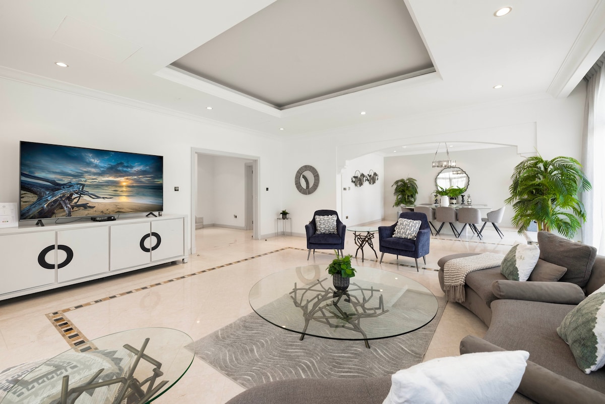 Luxurious 5 BDR villa in Palm Jumeirah