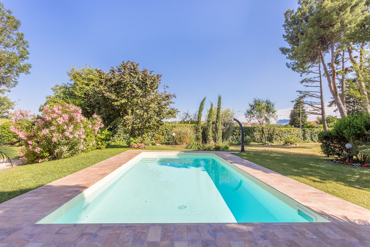 Historic residence from 17th century with pool