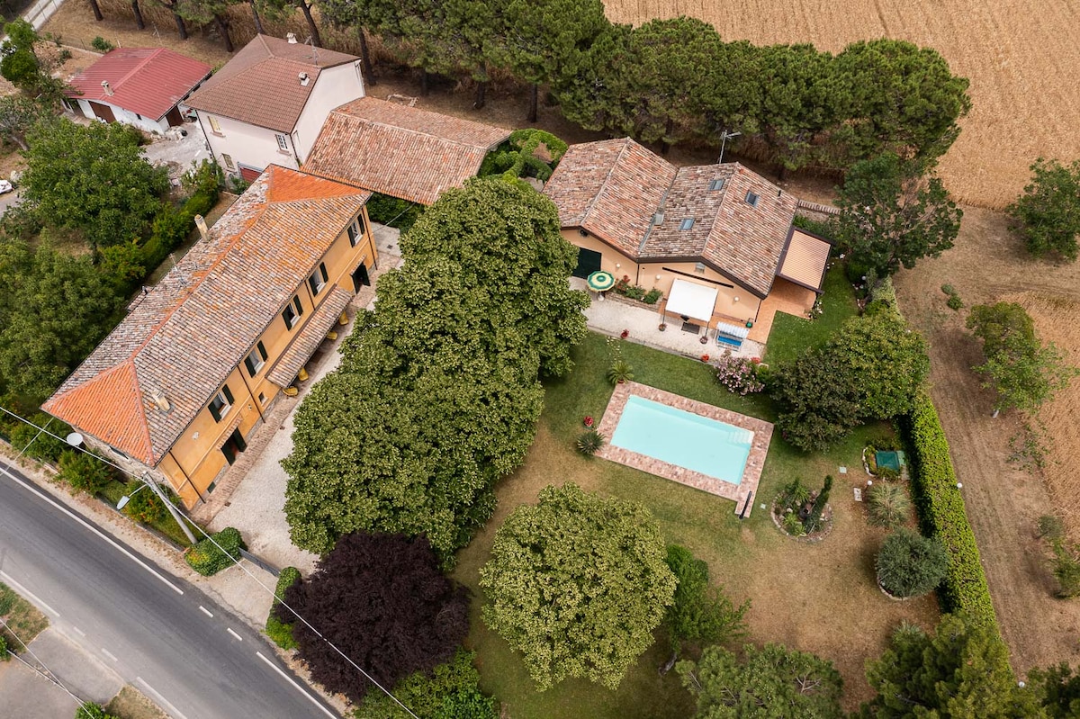 Historic residence from 17th century with pool