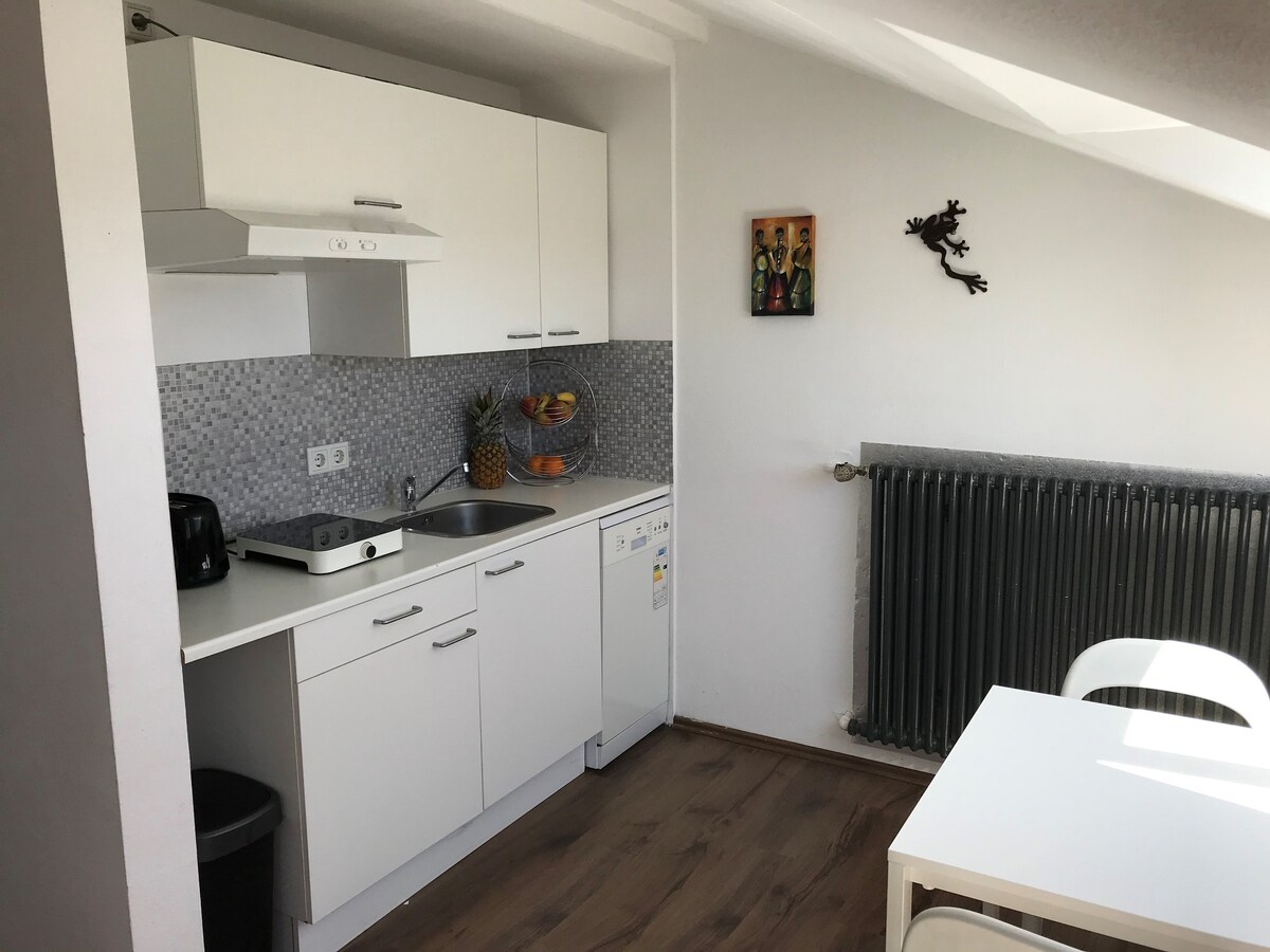 Helle Dachgeschosswohnung in Seenähe