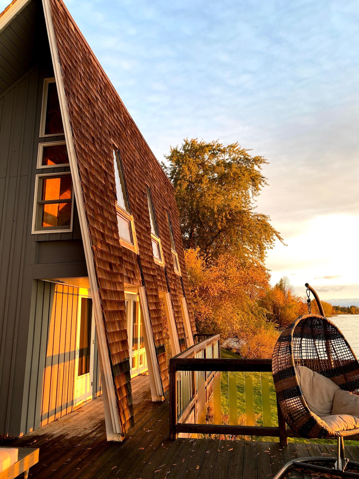 Bayshore Boathouse Waterfront Home on West Bay