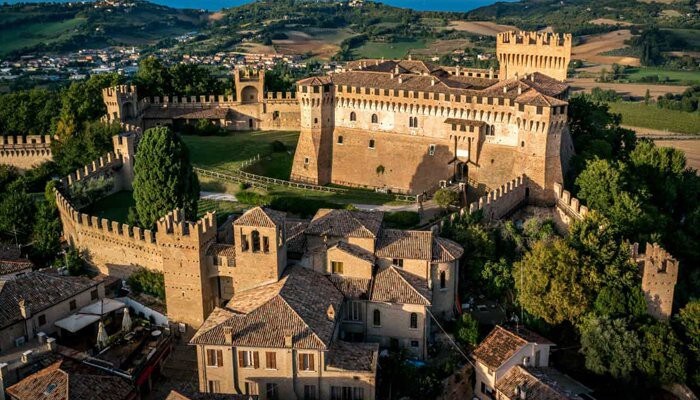 欣赏格拉达拉城堡（ Gradara Castle ）美景的度假屋