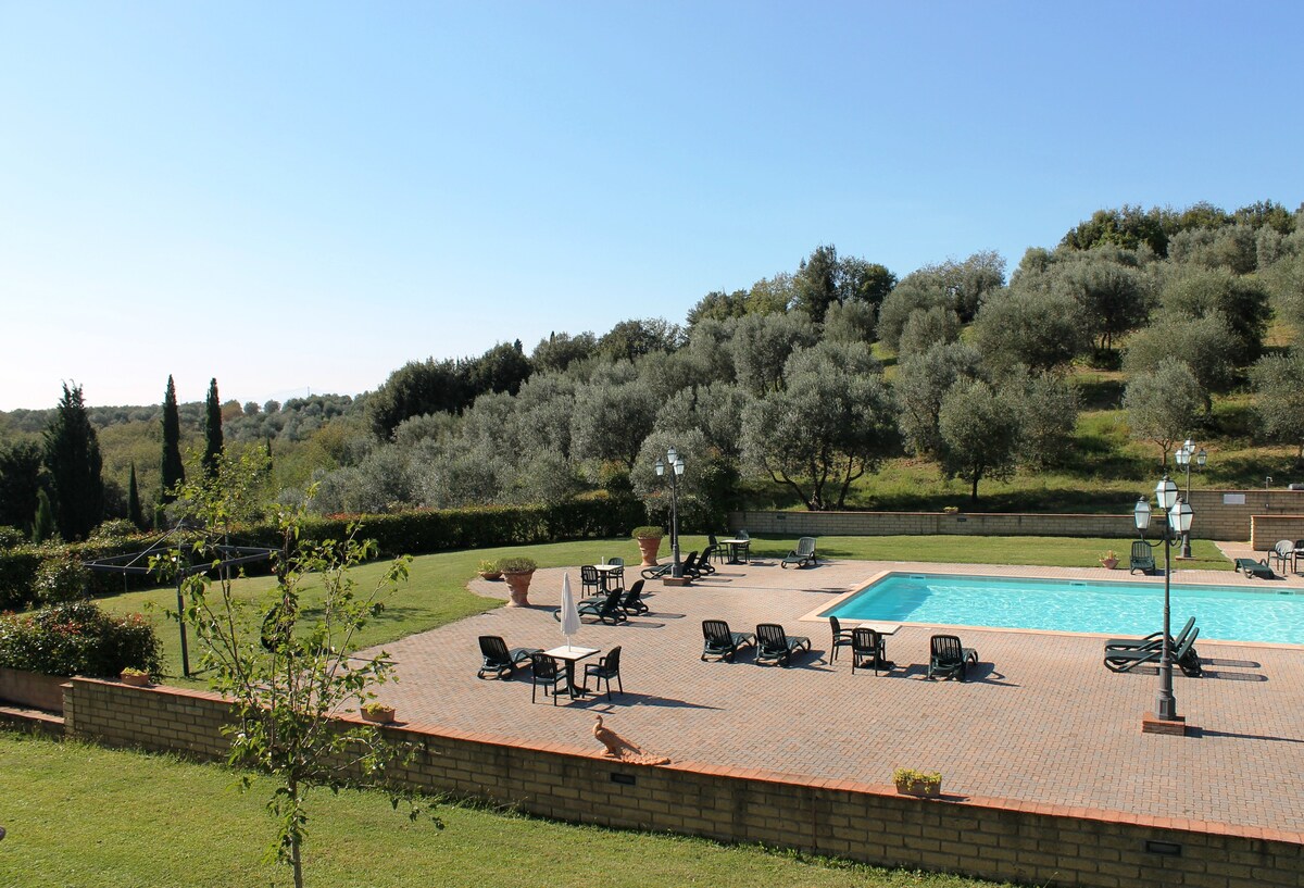 Il Borgo di Montereggi -带泳池的公寓