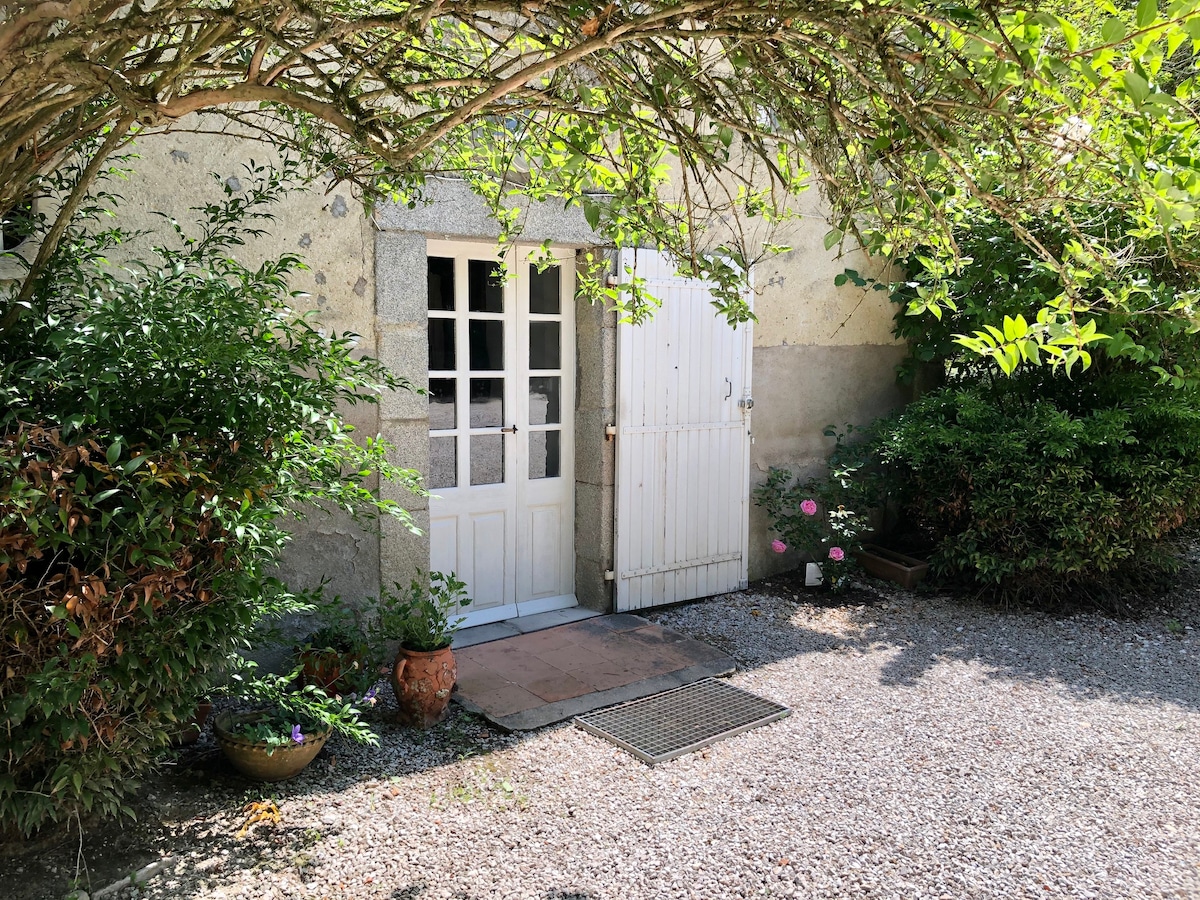 Independent cottage with swimming pool and tennis