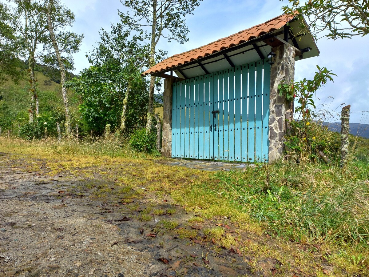 可欣赏美丽泻湖景观的家庭小木屋