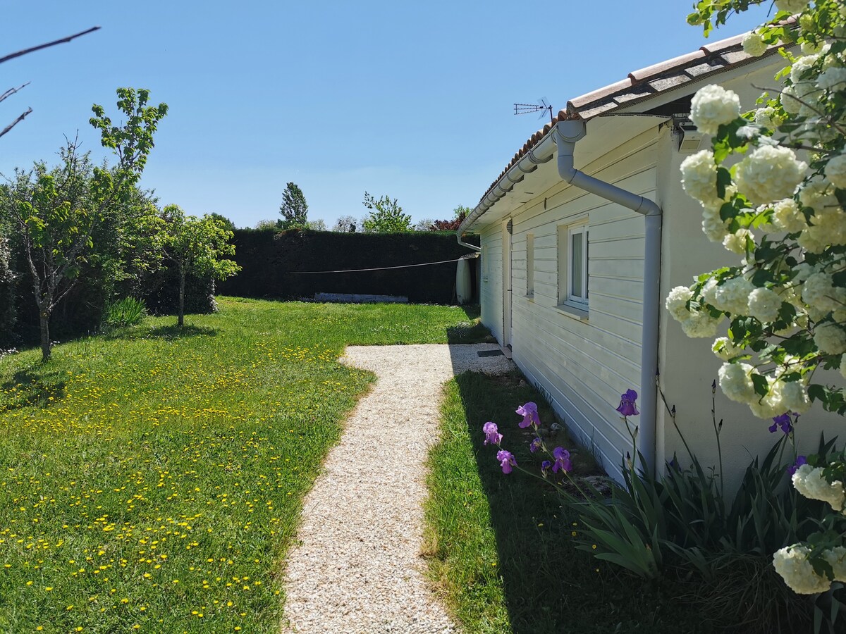 Le nid d 'Amélie - Gite in Périgord泳池