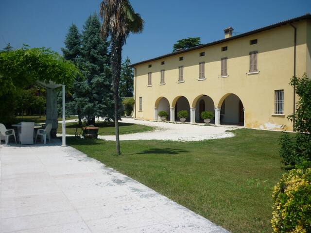 迪塞萨诺德加达（Desenzano del Garda）的民宿