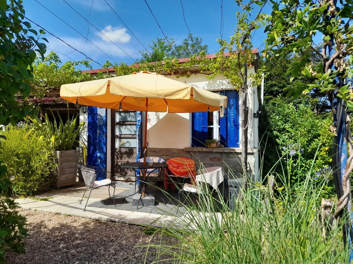 Charming & cosy French studio with pool in Digoin