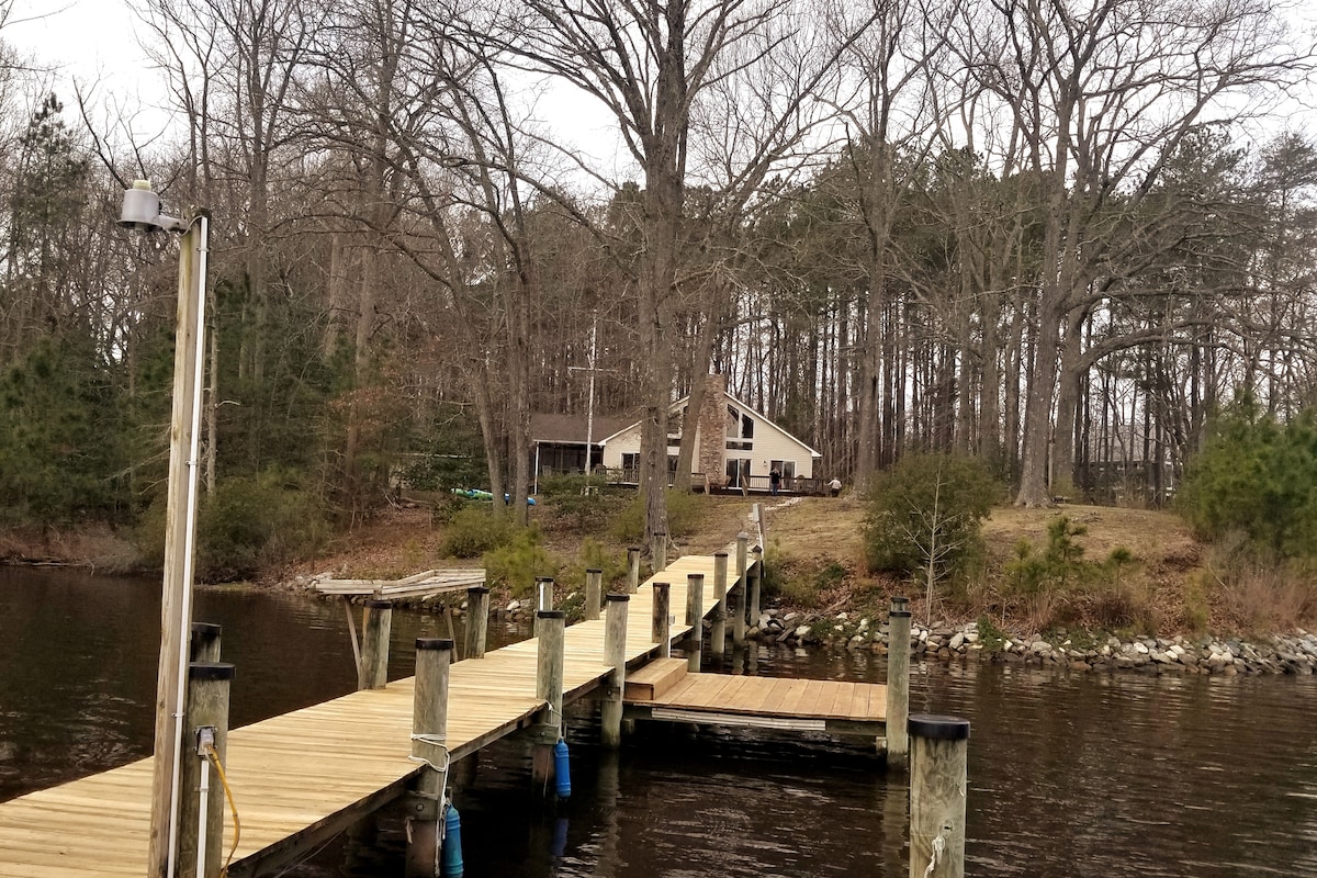 Waterfront! Crab, fish, kayak and bring your pets!