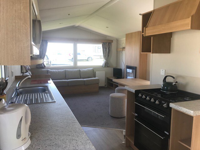 Static 3 Bedroom Caravan in pretty Branscombe