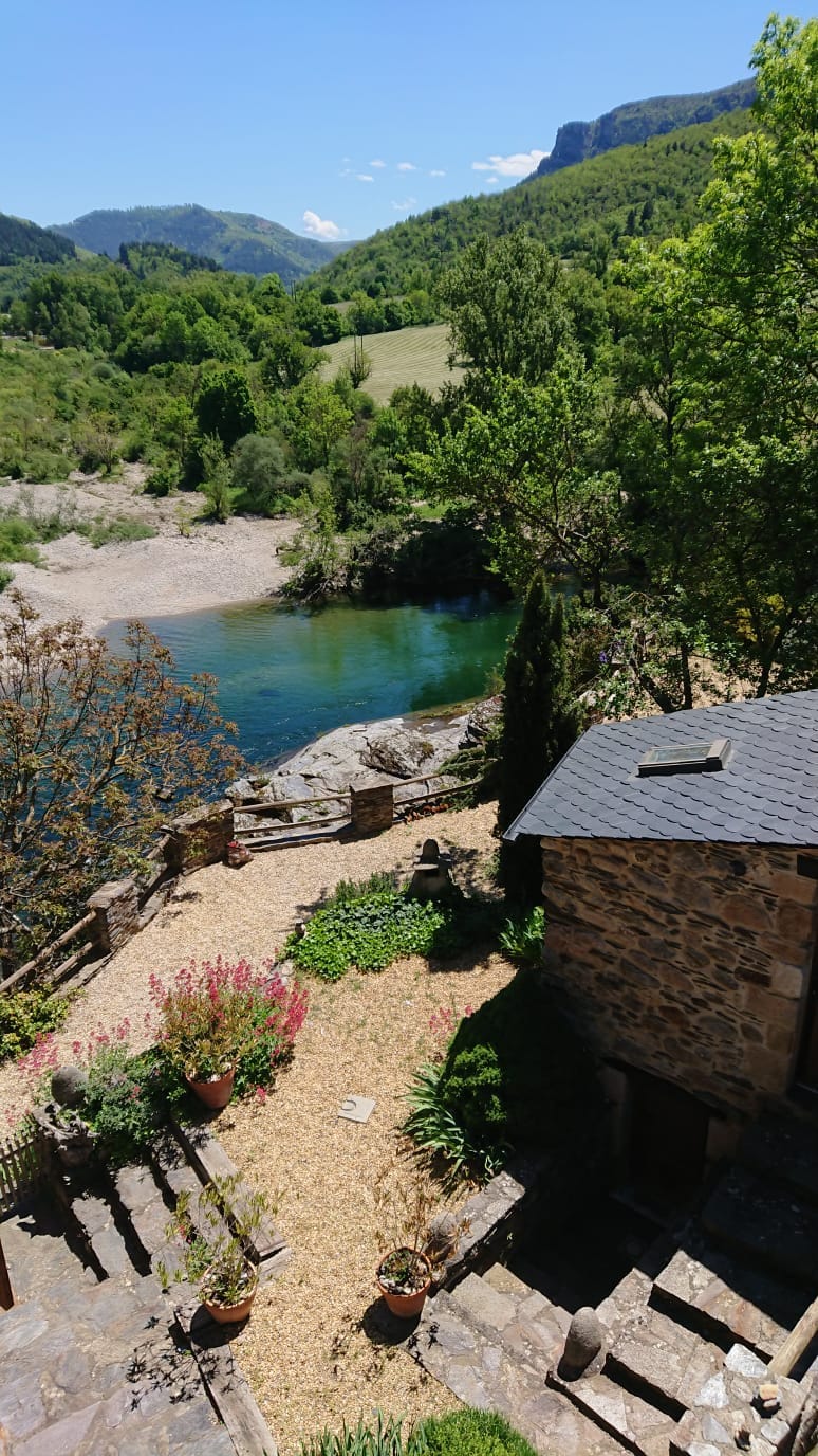 Maison en pierre au bord du Tarn à Florac Cévennes