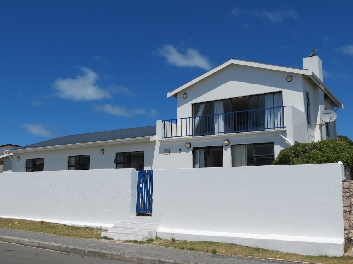 Sea Cottage, 6-bedroom family home in Arniston