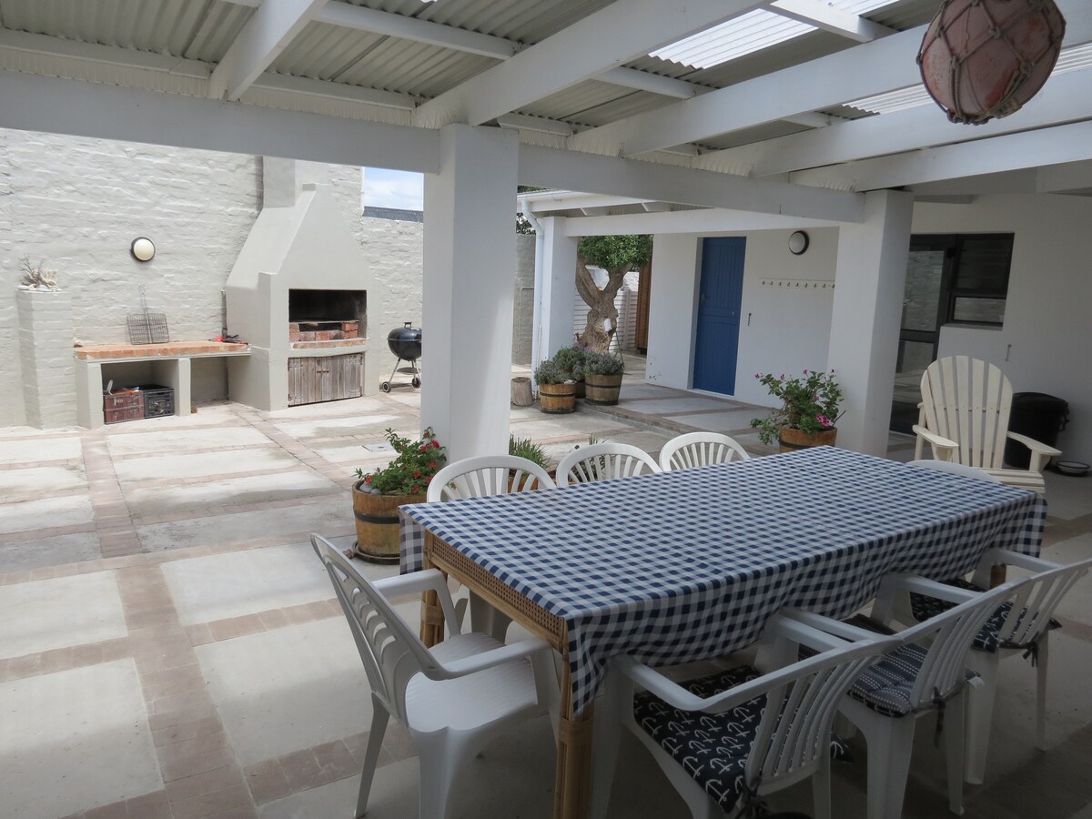 Sea Cottage, 6-bedroom family home in Arniston