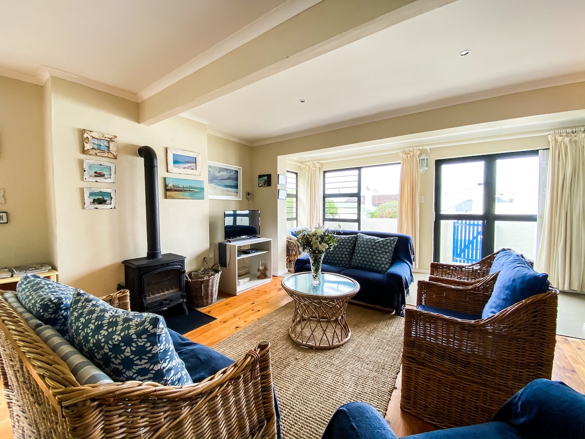 Sea Cottage, 6-bedroom family home in Arniston