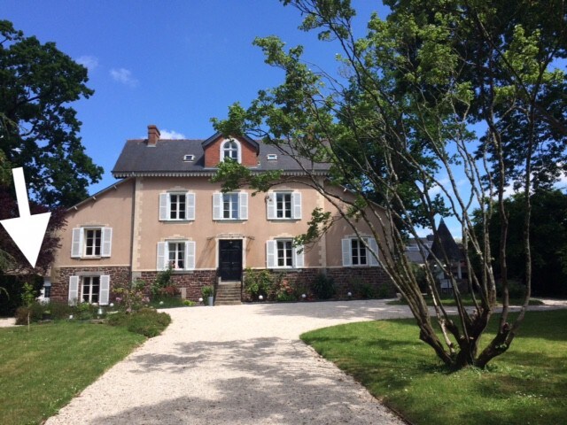 距离雷恩（ Rennes ） 20分钟路程的19世纪房屋2间独立房间
