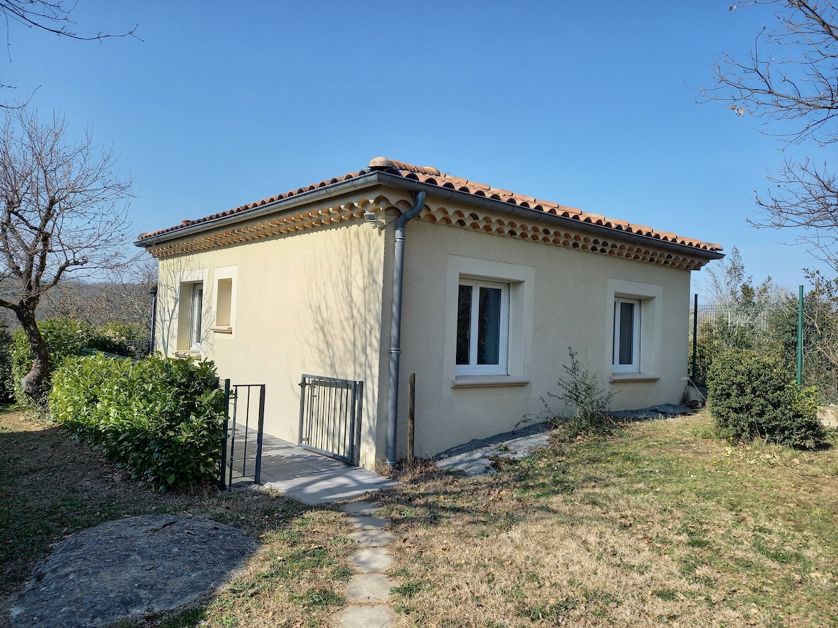 Maison accueillante avec terrasse en pleine nature