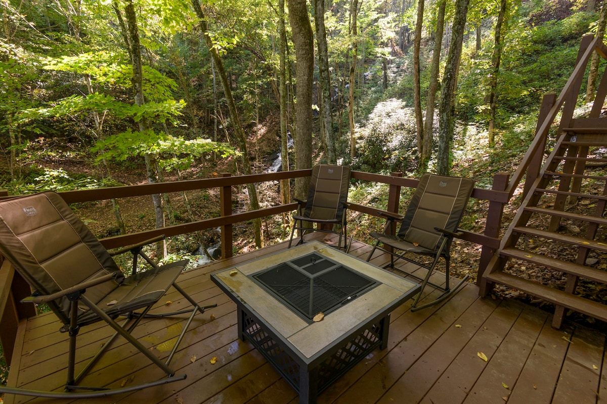 Cascading Waterfall! Luxury Cabin in Maggie Valley