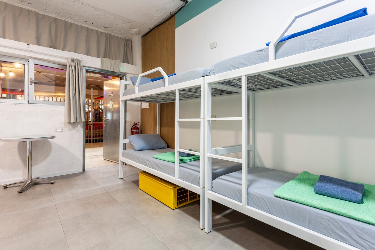 Marina Ben Gurion Dormitorie 8张床混合房间