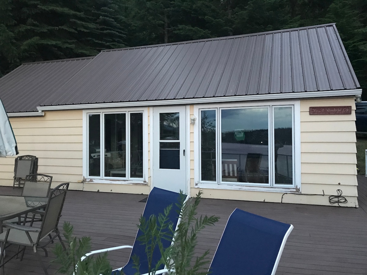 Hayden Lake Waterfront Cabin with Huge Deck & Dock