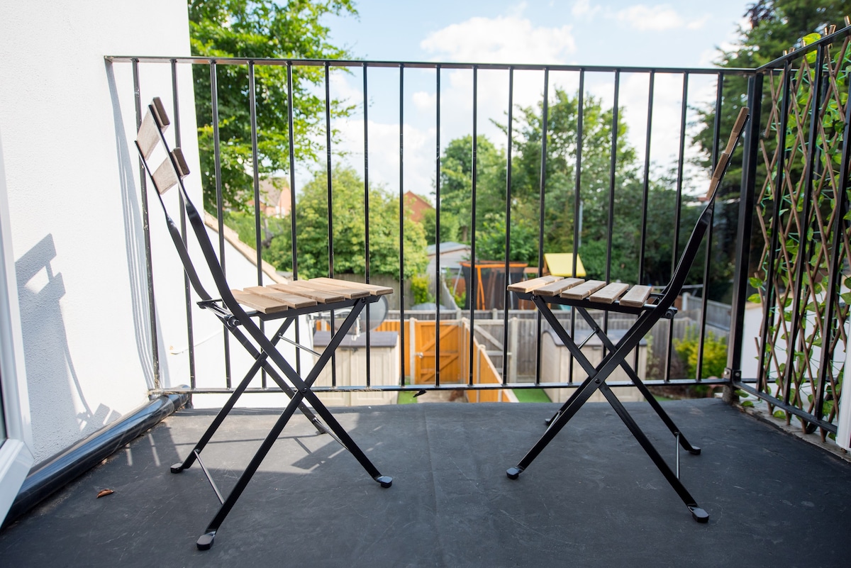 Romford - Balcony - Outdoor Space - Parking Space