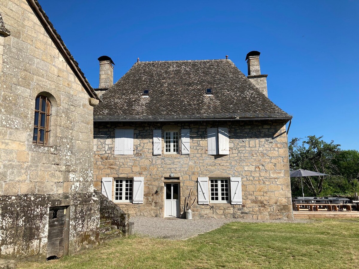 Old Presbytery for 12-15 guests in Corrèze