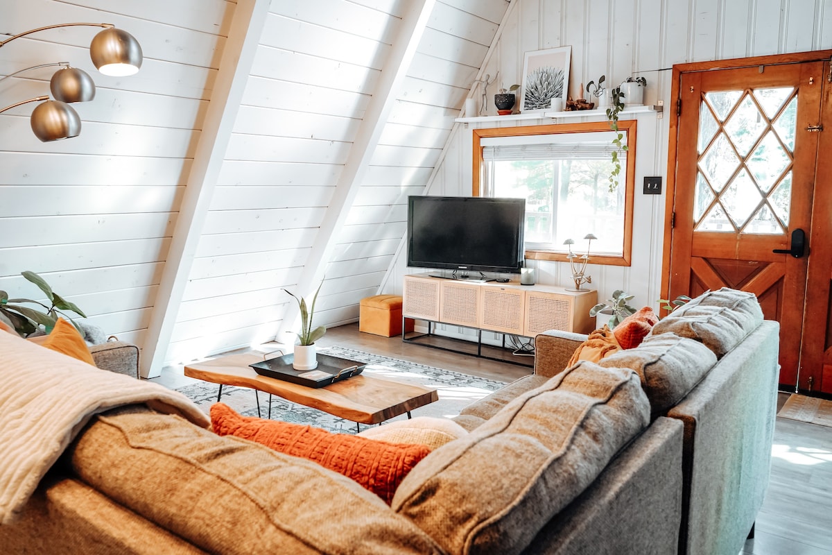 AcornHouse: Modern rustic cabin